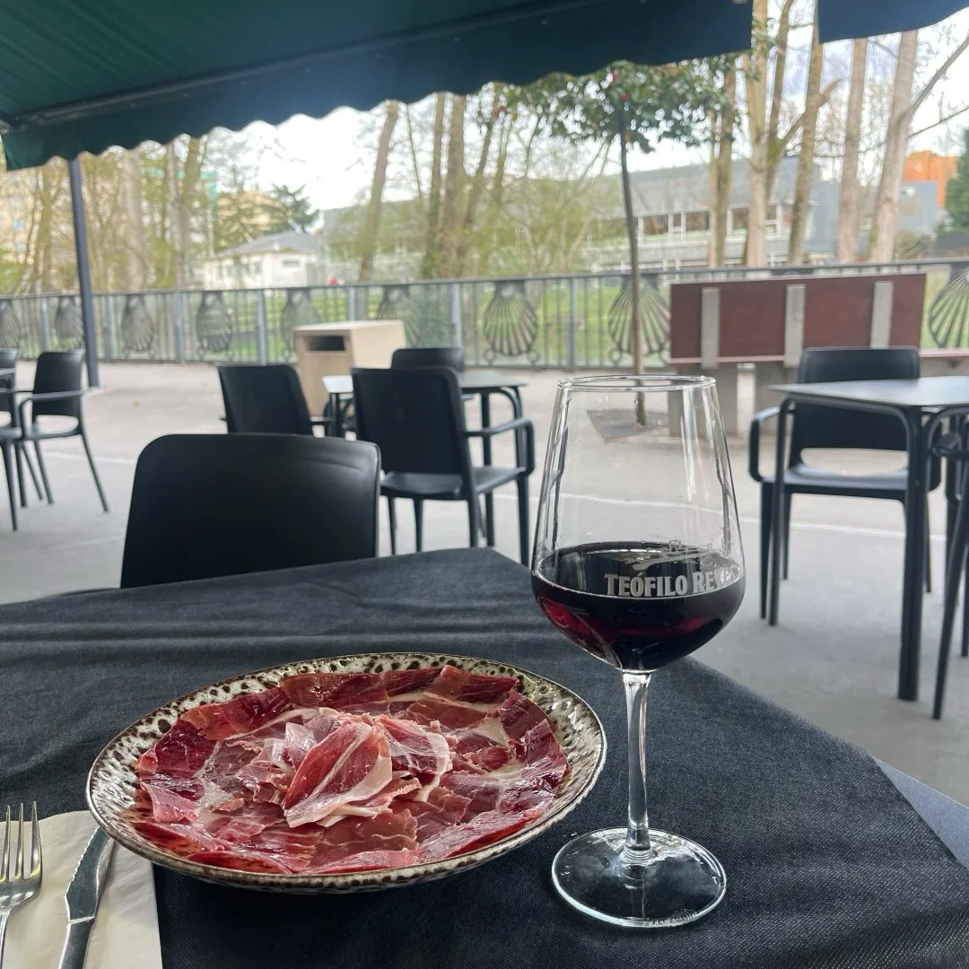 Spanish jamón ibérico with red wine at Santiago Ways restaurant