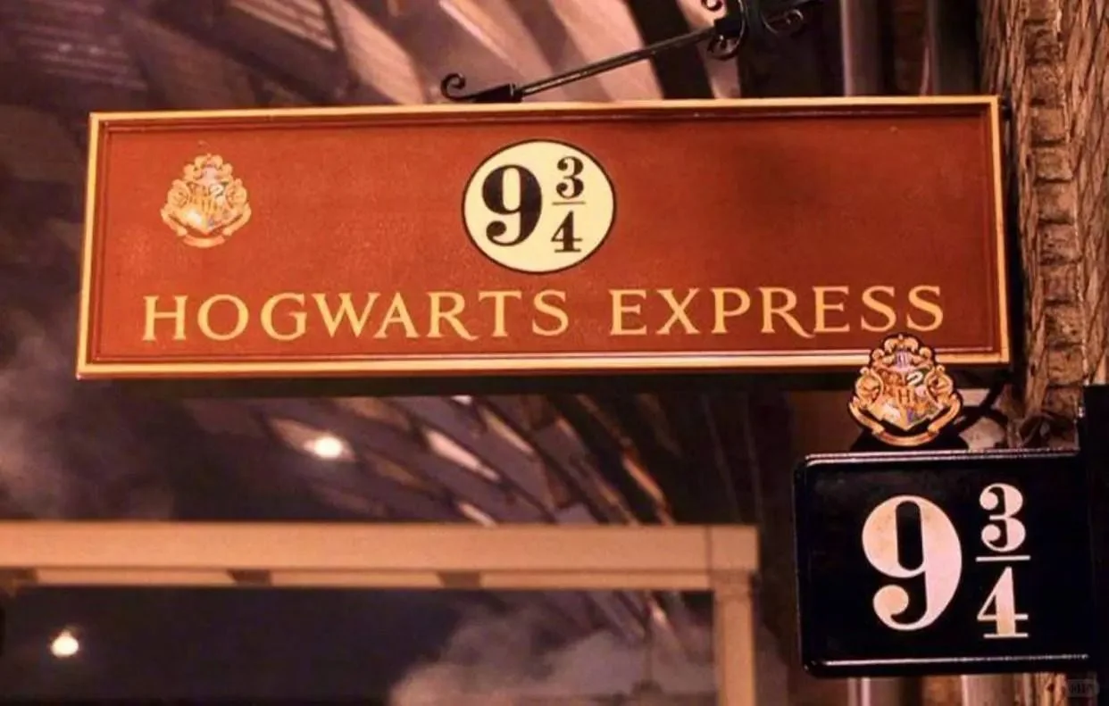Red Platform 9¾ Hogwarts Express sign with Hogwarts crest at Harry Potter studio tour
